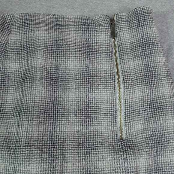Banana Republic women Size 10 stretch Classic Gray Plaid Skirt - Picture 4 of 8